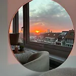 Apartamento Met Directe Toegang Tot Het !